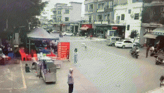 未成年人不得独自遛狗！佛山一老人被狗绳拽倒